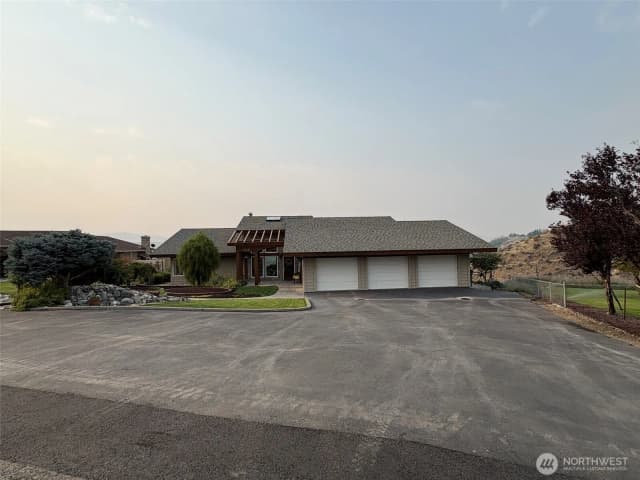 Property photo for 522 Hillcrest Circle Drive, Omak photo 2