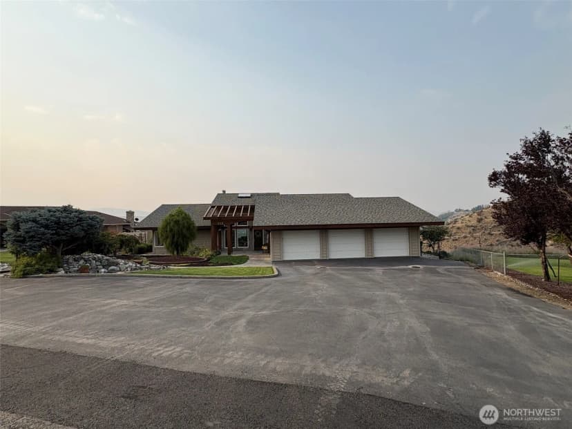 Property photo for 522 Hillcrest Circle Drive, Omak photo 2
