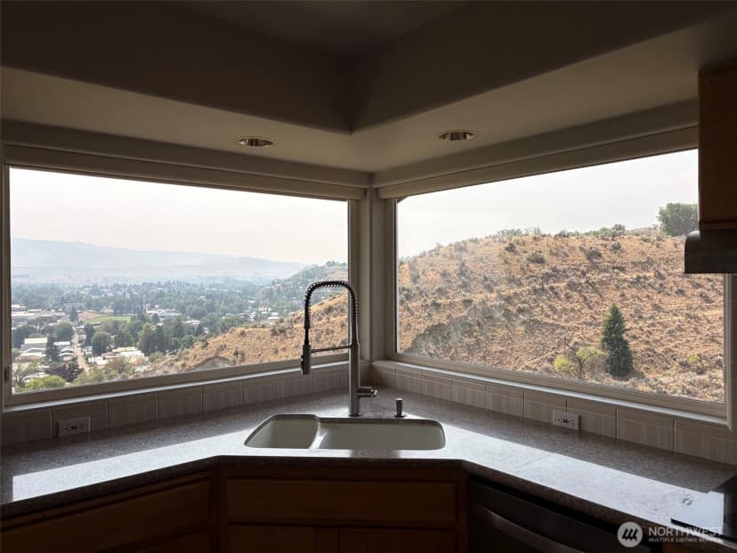Property photo for 522 Hillcrest Circle Drive, Omak photo 11