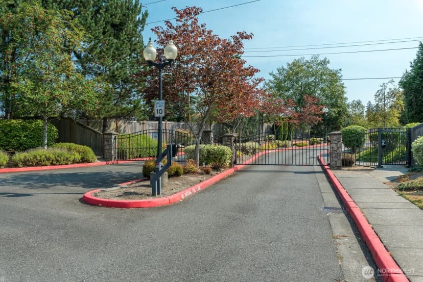 Property photo for 10004 12th Dr Se, Everett photo 27