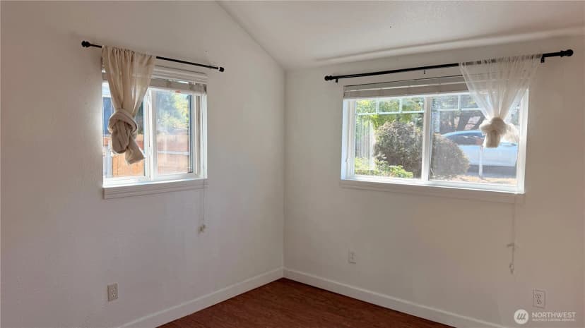 Property photo for 11522 8th Avenue Ne, Seattle photo 11