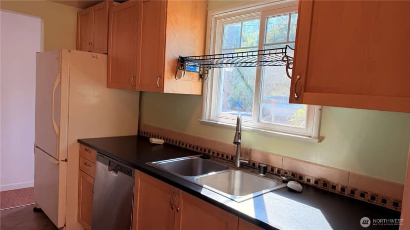 Property photo for 11522 8th Avenue Ne, Seattle photo 9