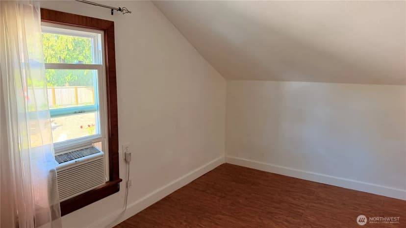 Property photo for 11522 8th Avenue Ne, Seattle photo 17