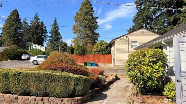 Property photo for 11522 8th Avenue Ne, Seattle photo 2