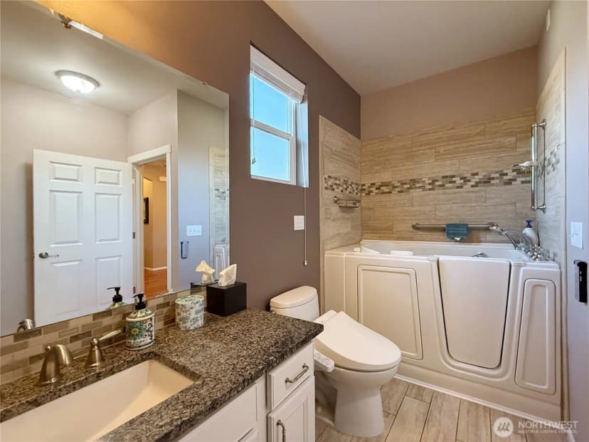 Property photo for 4541 E Broadway Street, Mount Vernon photo 14