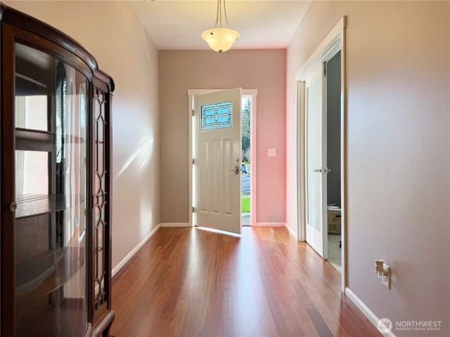 Property photo for 4541 E Broadway Street, Mount Vernon photo 2