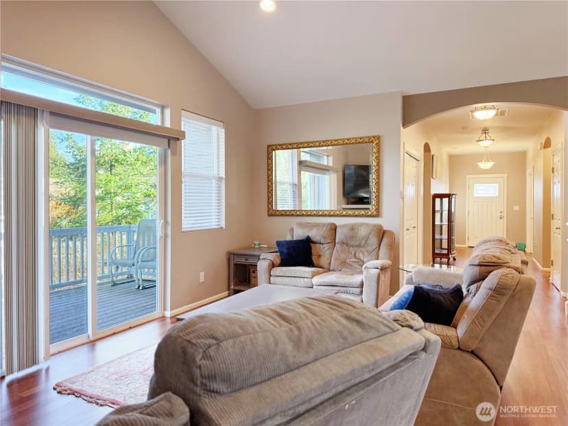 Property photo for 4541 E Broadway Street, Mount Vernon photo 6
