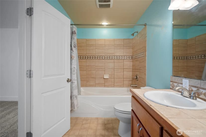 Property photo for 496 Harvest Edge Pl, Burlington photo 26
