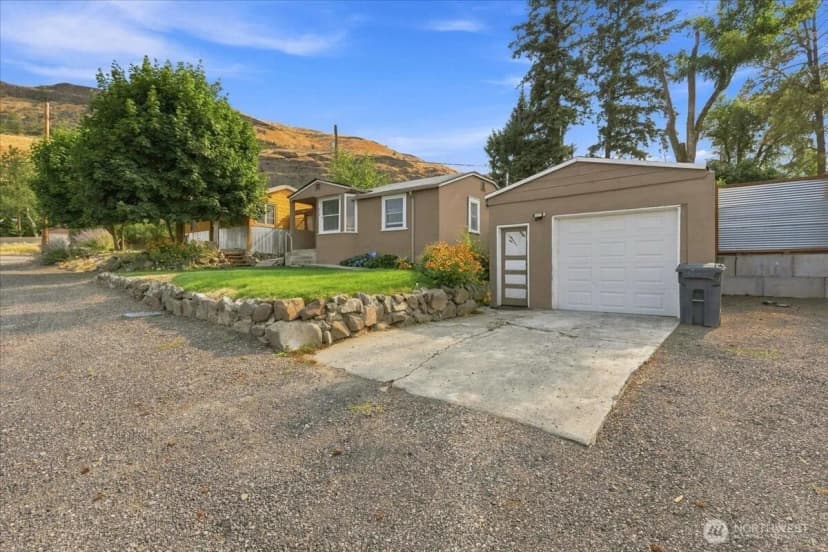 Property photo for 810 Spokane Way, Grand Coulee photo 3