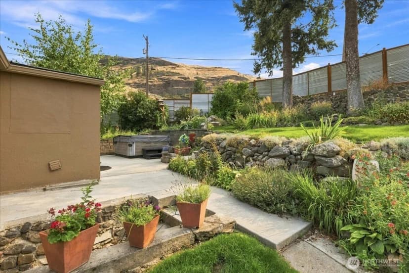 Property photo for 810 Spokane Way, Grand Coulee photo 12