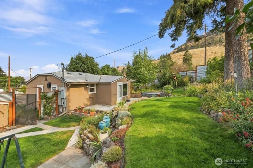 Property photo for 810 Spokane Way, Grand Coulee photo 10