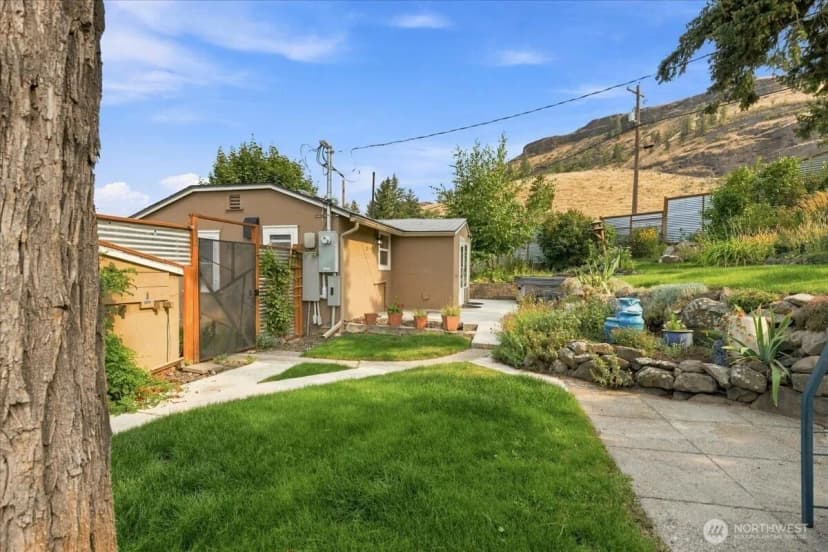 Property photo for 810 Spokane Way, Grand Coulee photo 15