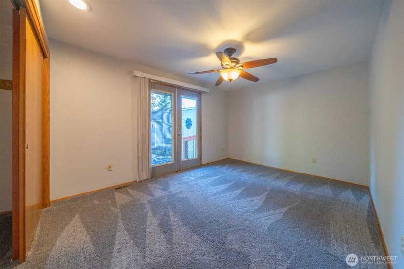 Property photo for 704 105th Place Se, Everett photo 9