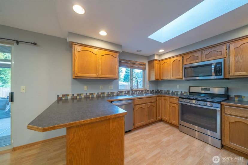 Property photo for 704 105th Place Se, Everett photo 6