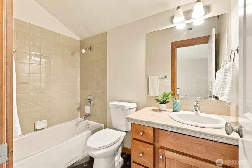 Property photo for 9243 35th Ave Sw #a, Seattle photo 7