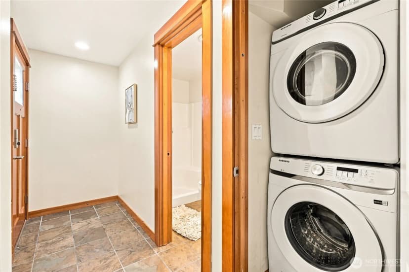 Property photo for 9243 35th Ave Sw #a, Seattle photo 5