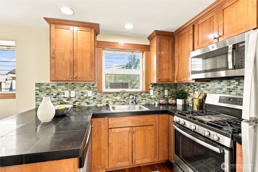 Property photo for 9243 35th Ave Sw #a, Seattle photo 15