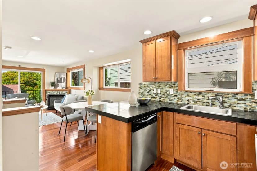Property photo for 9243 35th Ave Sw #a, Seattle photo 13