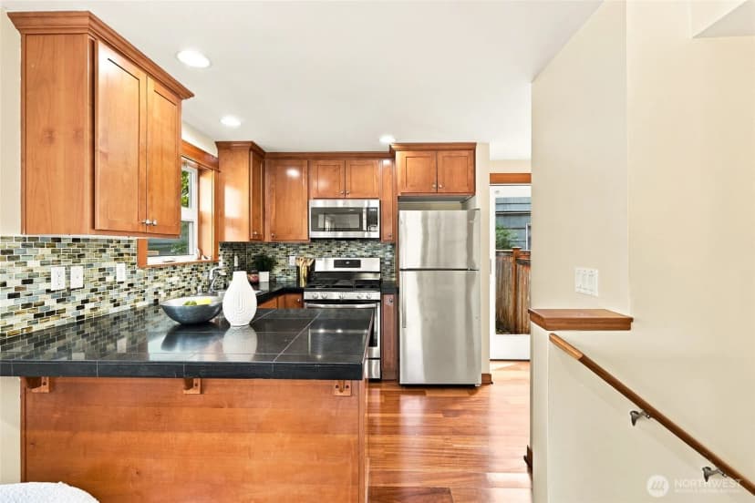 Property photo for 9243 35th Ave Sw #a, Seattle photo 14
