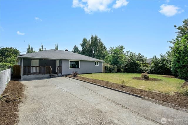 Property photo for 256 Douglas Street, Longview photo 2