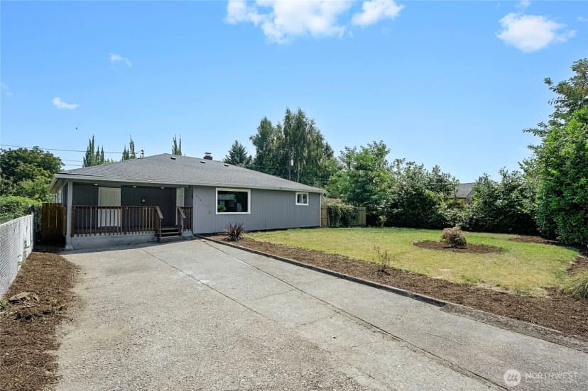 Property photo for 256 Douglas Street, Longview photo 2
