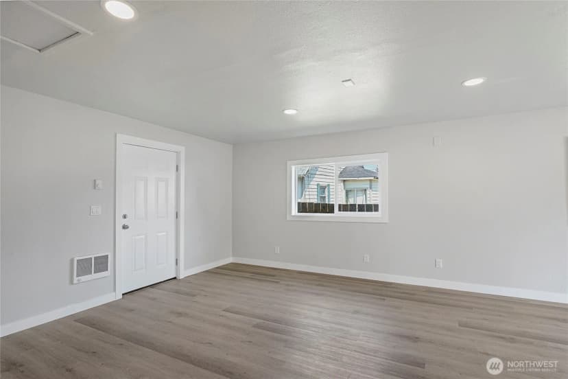 Property photo for 256 Douglas Street, Longview photo 23