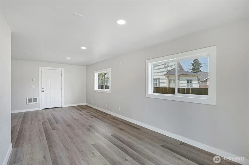 Property photo for 256 Douglas Street, Longview photo 25