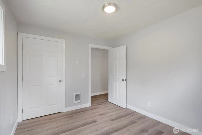 Property photo for 256 Douglas Street, Longview photo 31