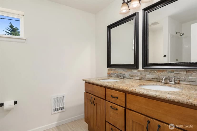 Property photo for 10217 148th Avenue Se, Renton photo 11