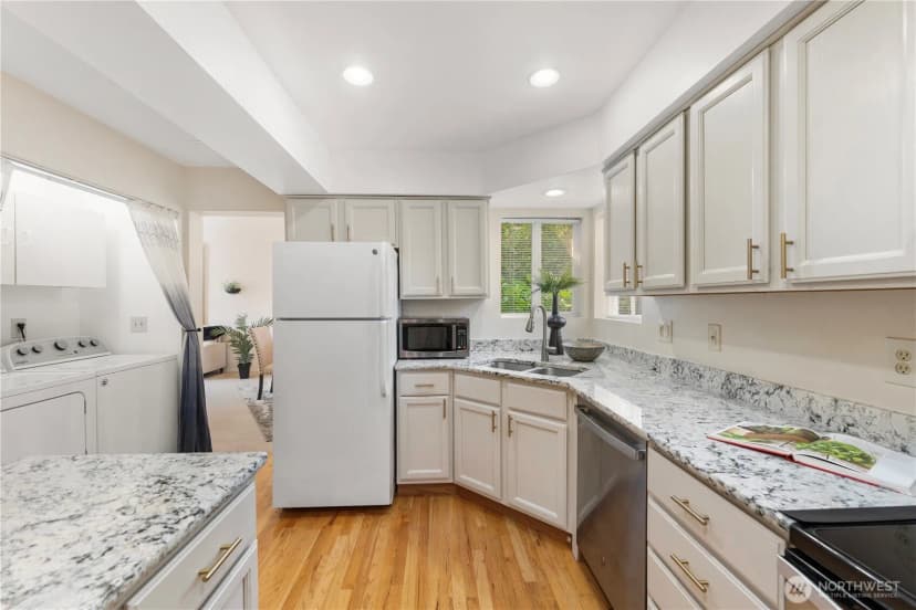 Property photo for 10122 Se 268th Street, Kent photo 13