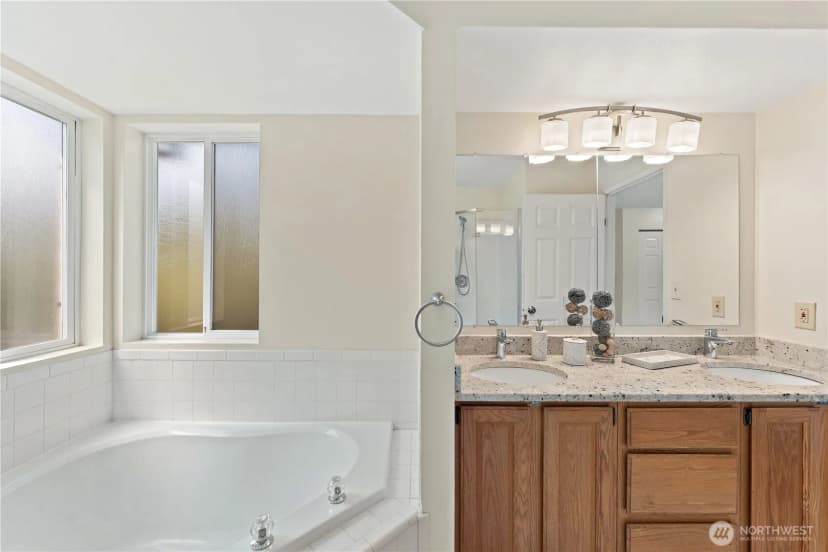 Property photo for 10122 Se 268th Street, Kent photo 24
