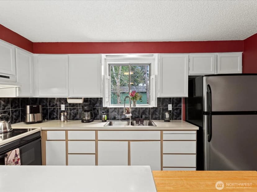 Property photo for 16445 Ambaum Boulevard S, Burien photo 22