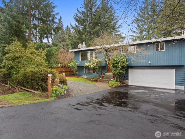Property photo for 16445 Ambaum Boulevard S, Burien photo 2