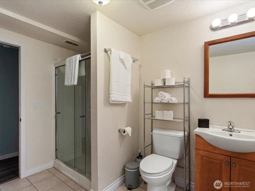 Property photo for 16445 Ambaum Boulevard S, Burien photo 11