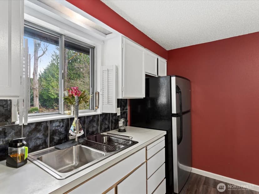 Property photo for 16445 Ambaum Boulevard S, Burien photo 28