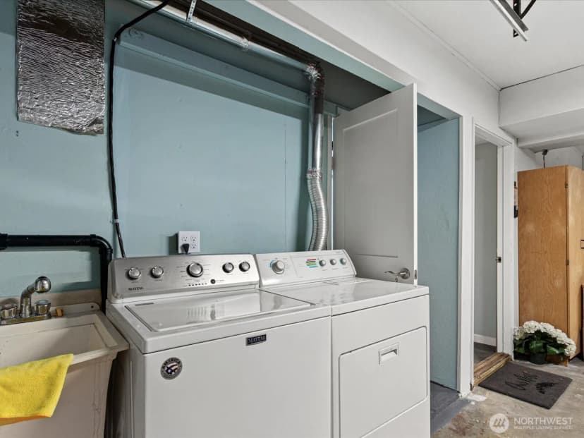Property photo for 16445 Ambaum Boulevard S, Burien photo 12