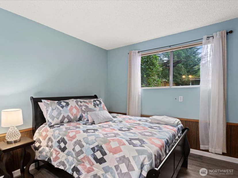 Property photo for 16445 Ambaum Boulevard S, Burien photo 6