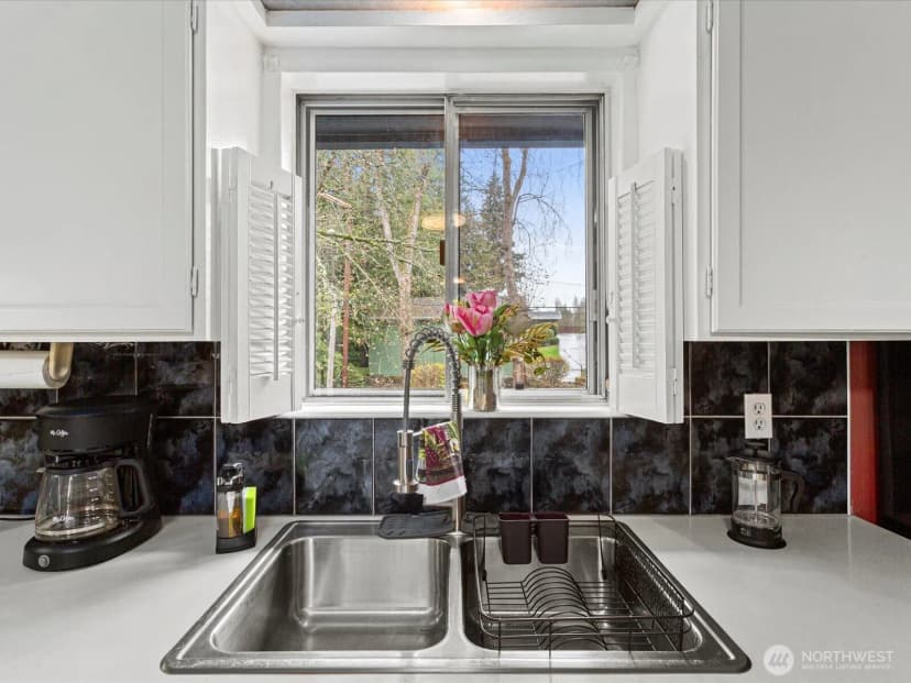 Property photo for 16445 Ambaum Boulevard S, Burien photo 26