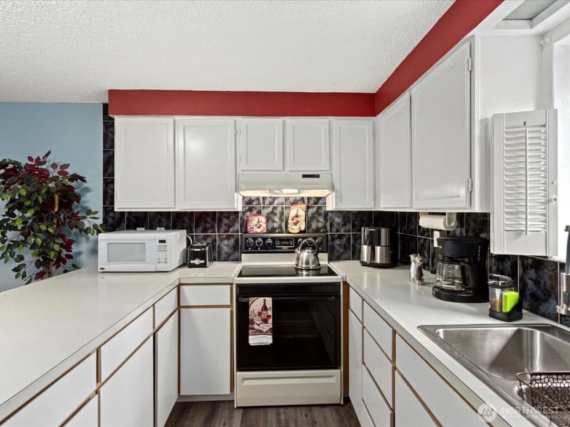 Property photo for 16445 Ambaum Boulevard S, Burien photo 27