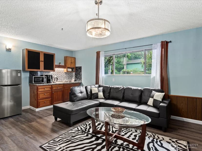 Property photo for 16445 Ambaum Boulevard S, Burien photo 7