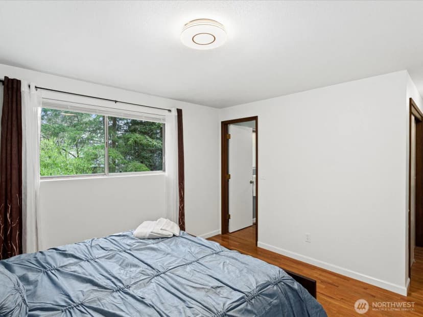 Property photo for 16445 Ambaum Boulevard S, Burien photo 15