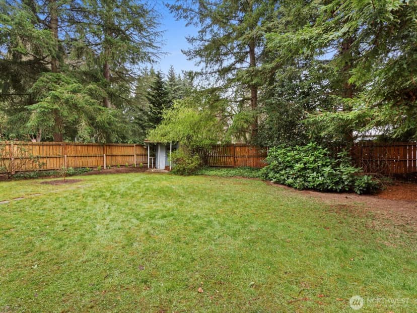 Property photo for 16445 Ambaum Boulevard S, Burien photo 32