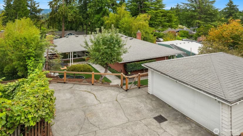 Property photo for 6635 57th Avenue Ne, Seattle photo 2