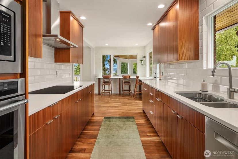 Property photo for 6635 57th Avenue Ne, Seattle photo 9