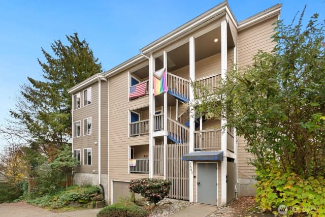 Property photo for 3660 Whitman Avenue N, Seattle photo 2