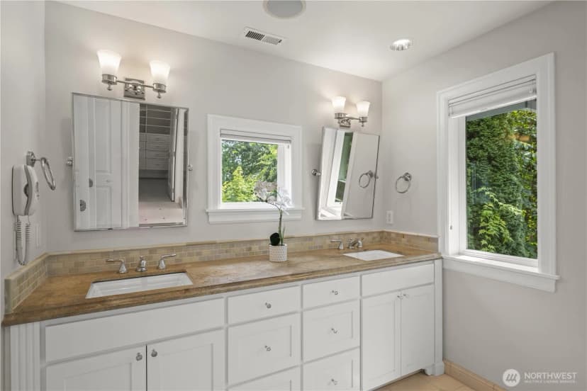 Property photo for 1308 100th Avenue Ne, Bellevue photo 18
