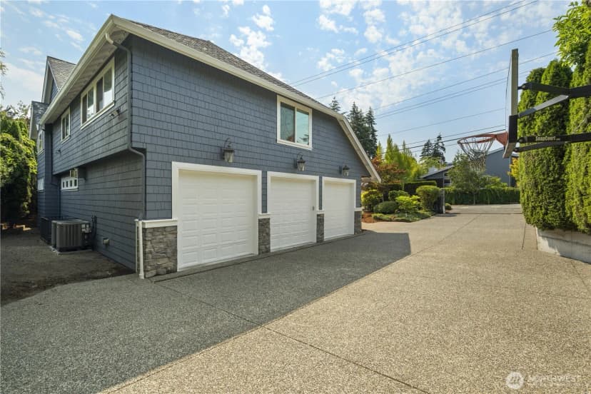 Property photo for 1308 100th Avenue Ne, Bellevue photo 39