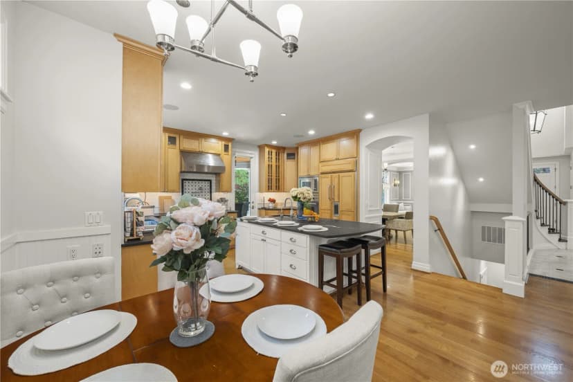 Property photo for 1308 100th Avenue Ne, Bellevue photo 11