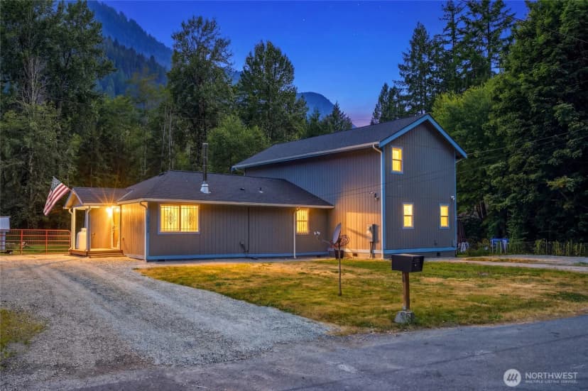Property photo for 24724 Clear Creek Road, Darrington photo 2