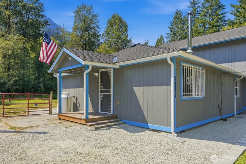 Property photo for 24724 Clear Creek Road, Darrington photo 3